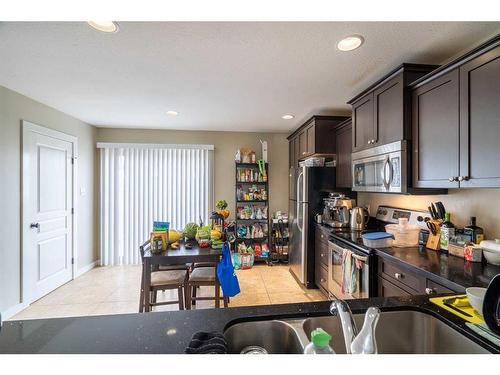 2-4008 41 Avenue, Lloydminster, SK - Indoor Photo Showing Kitchen With Double Sink