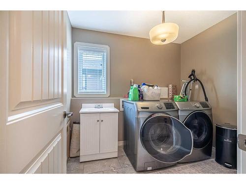 25-2715 73 Avenue, Lloydminster, AB - Indoor Photo Showing Laundry Room