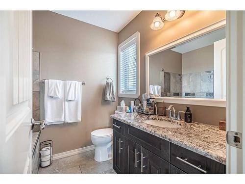 25-2715 73 Avenue, Lloydminster, AB - Indoor Photo Showing Bathroom