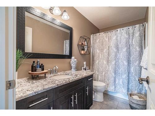 25-2715 73 Avenue, Lloydminster, AB - Indoor Photo Showing Bathroom