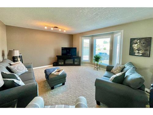 1837 10 Avenue, Wainwright, AB - Indoor Photo Showing Living Room