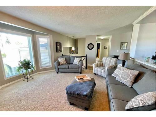 1837 10 Avenue, Wainwright, AB - Indoor Photo Showing Living Room