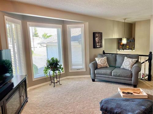 1837 10 Avenue, Wainwright, AB - Indoor Photo Showing Living Room