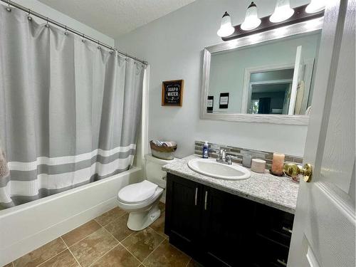 1837 10 Avenue, Wainwright, AB - Indoor Photo Showing Bathroom