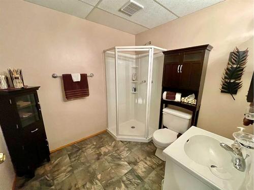 1837 10 Avenue, Wainwright, AB - Indoor Photo Showing Bathroom