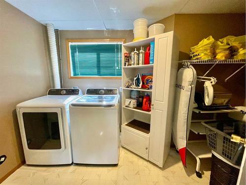 1837 10 Avenue, Wainwright, AB - Indoor Photo Showing Laundry Room