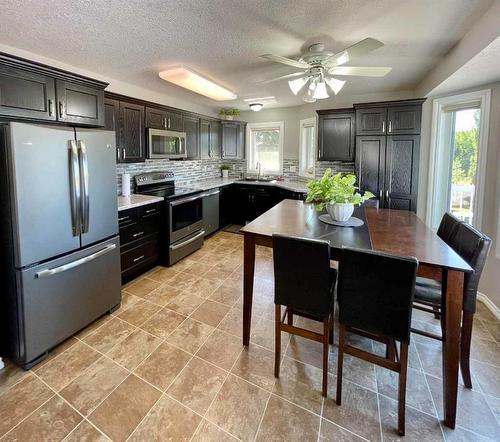 1837 10 Avenue, Wainwright, AB - Indoor Photo Showing Kitchen