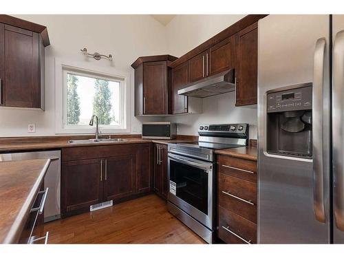 1404 47A Avenue, Lloydminster, SK - Indoor Photo Showing Kitchen With Double Sink