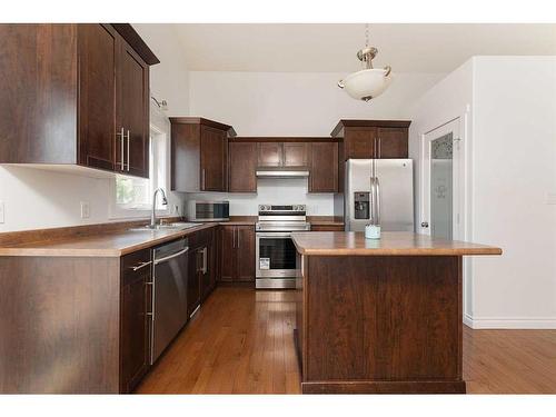 1404 47A Avenue, Lloydminster, SK - Indoor Photo Showing Kitchen