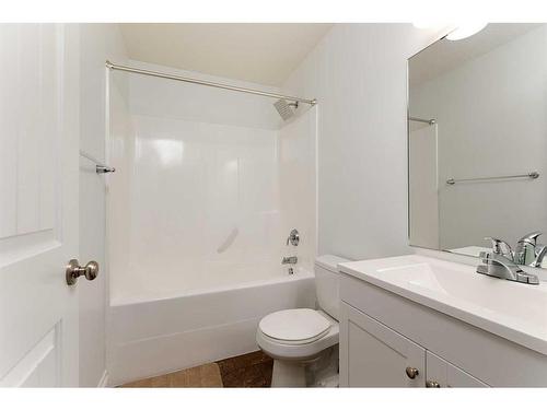 1404 47A Avenue, Lloydminster, SK - Indoor Photo Showing Bathroom