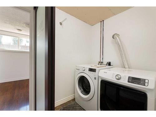 1404 47A Avenue, Lloydminster, SK - Indoor Photo Showing Laundry Room