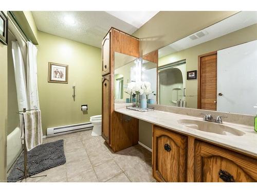 304 6 Avenue, Paradise Hill, SK - Indoor Photo Showing Bathroom