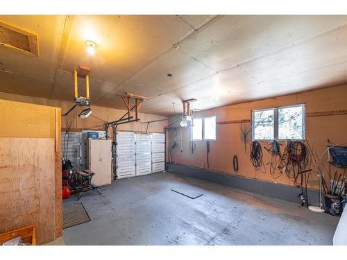 304 6 Avenue, Paradise Hill, SK - Indoor Photo Showing Garage