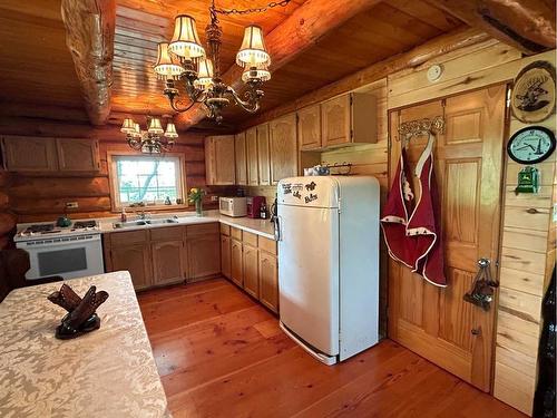 49425 Hwy 870, Innisfree, AB - Indoor Photo Showing Kitchen With Double Sink