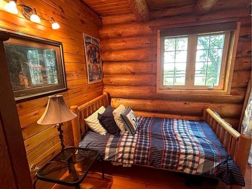 49425 Hwy 870, Innisfree, AB - Indoor Photo Showing Bedroom