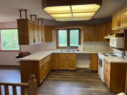 Ne 24-44-24W3 & Nw 24-44-24W3, Rural, SK - Indoor Photo Showing Kitchen With Double Sink