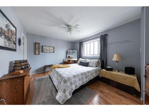 5307 26 Street Close, Lloydminster, AB - Indoor Photo Showing Bedroom