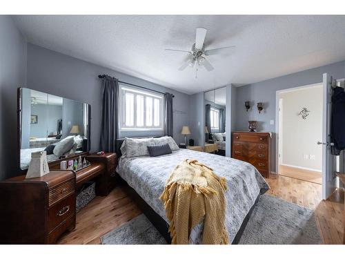 5307 26 Street Close, Lloydminster, AB - Indoor Photo Showing Bedroom