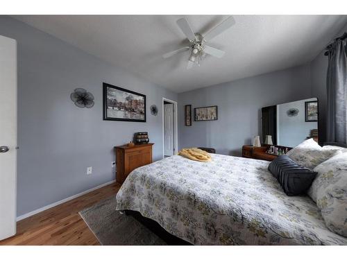 5307 26 Street Close, Lloydminster, AB - Indoor Photo Showing Bedroom