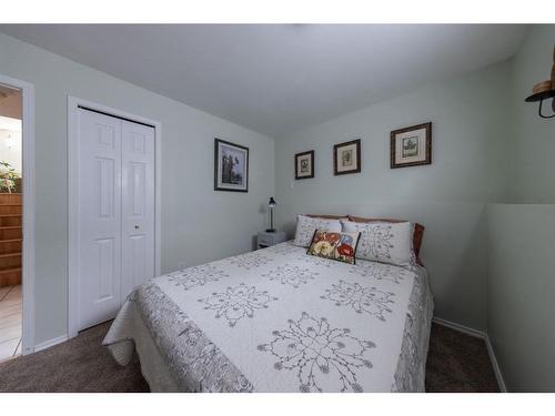 5307 26 Street Close, Lloydminster, AB - Indoor Photo Showing Bedroom