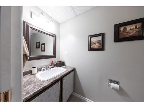 5307 26 Street Close, Lloydminster, AB - Indoor Photo Showing Bathroom