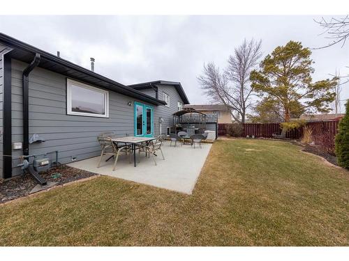 5307 26 Street Close, Lloydminster, AB - Outdoor