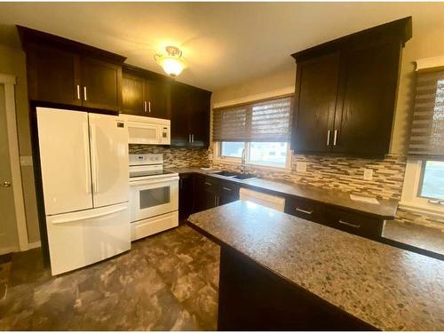 5423 48 Street, Provost, AB - Indoor Photo Showing Kitchen With Double Sink