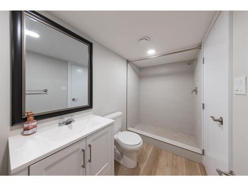 5314 49 Street, Lloydminster, AB - Indoor Photo Showing Bathroom