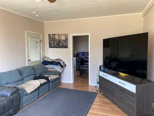 5305 51 Street, Edgerton, AB - Indoor Photo Showing Living Room