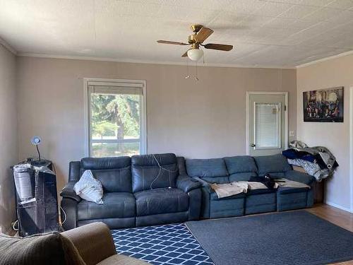 5305 51 Street, Edgerton, AB - Indoor Photo Showing Living Room