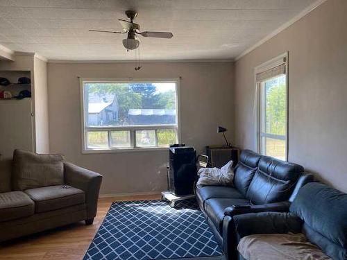 5305 51 Street, Edgerton, AB - Indoor Photo Showing Living Room