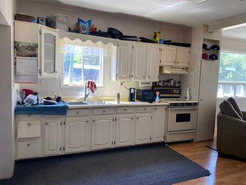 5305 51 Street, Edgerton, AB - Indoor Photo Showing Kitchen With Double Sink