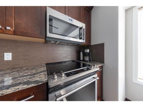 4007 67 Avenue, Lloydminster, AB - Indoor Photo Showing Kitchen