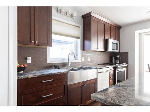 4007 67 Avenue, Lloydminster, AB - Indoor Photo Showing Kitchen With Double Sink With Upgraded Kitchen