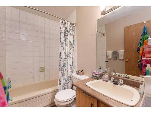 302-5607 31 Street, Lloydminster, AB - Indoor Photo Showing Bathroom