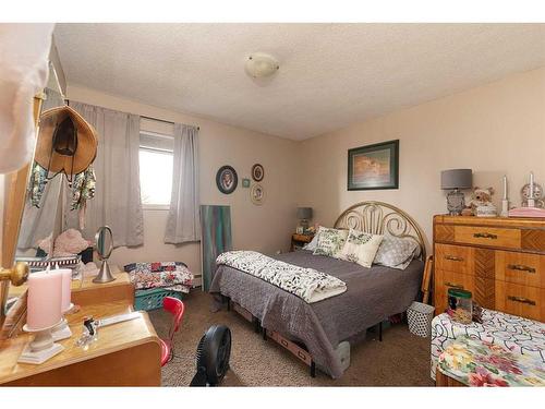 302-5607 31 Street, Lloydminster, AB - Indoor Photo Showing Bedroom