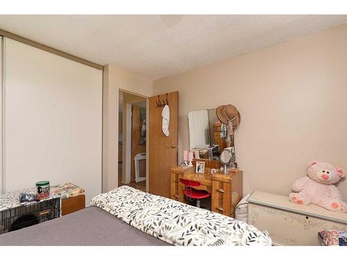 302-5607 31 Street, Lloydminster, AB - Indoor Photo Showing Bedroom