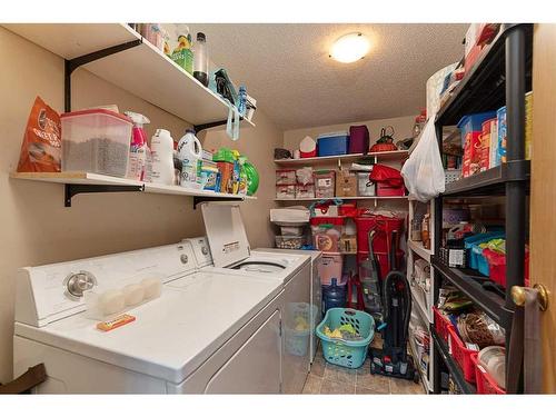 302-5607 31 Street, Lloydminster, AB - Indoor Photo Showing Laundry Room