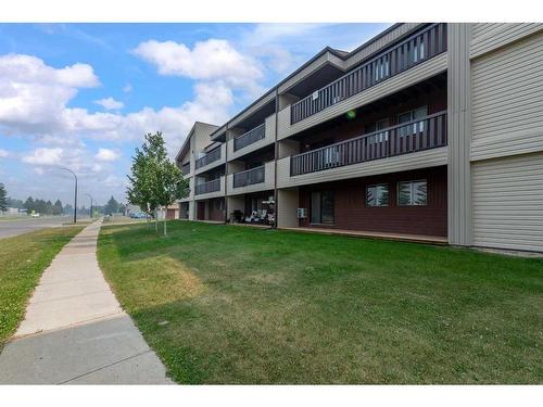 302-5607 31 Street, Lloydminster, AB - Outdoor