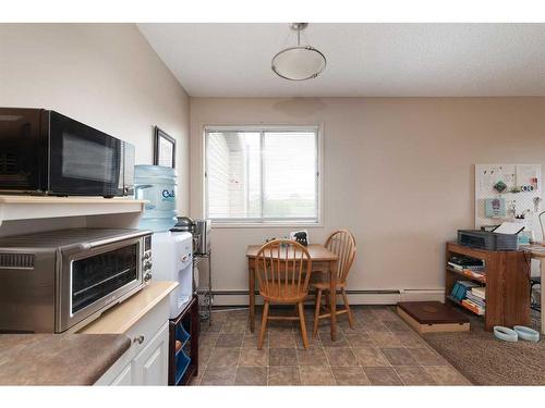 302-5607 31 Street, Lloydminster, AB - Indoor