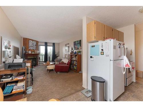 302-5607 31 Street, Lloydminster, AB - Indoor