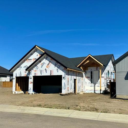 6004 13 Street, Lloydminster, AB - Outdoor