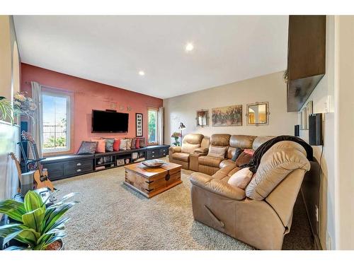 2718 58 Avenue, Lloydminster, AB - Indoor Photo Showing Living Room