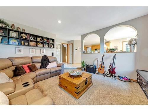 2718 58 Avenue, Lloydminster, AB - Indoor Photo Showing Living Room