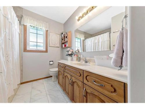 2718 58 Avenue, Lloydminster, AB - Indoor Photo Showing Bathroom