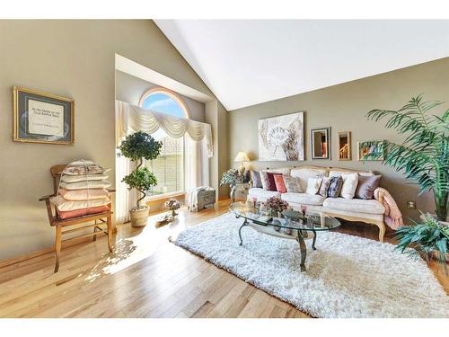 2718 58 Avenue, Lloydminster, AB - Indoor Photo Showing Living Room