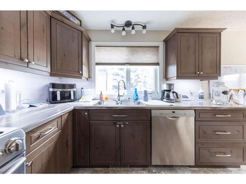 3801 57 Avenue, Lloydminster, AB - Indoor Photo Showing Kitchen With Double Sink