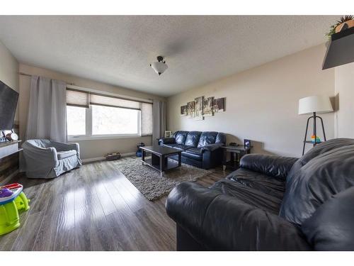 3801 57 Avenue, Lloydminster, AB - Indoor Photo Showing Living Room