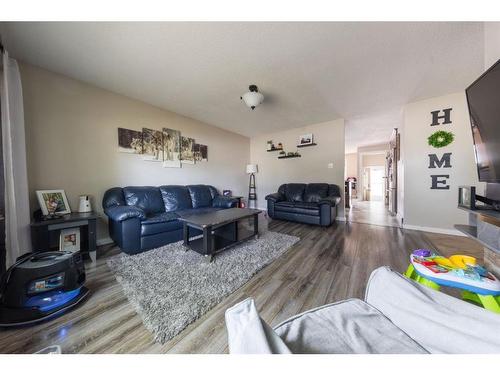 3801 57 Avenue, Lloydminster, AB - Indoor Photo Showing Living Room