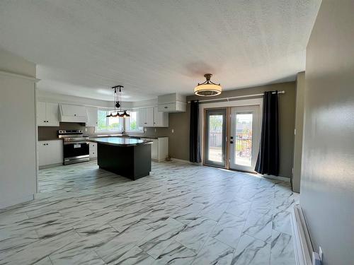 5123 57 Avenue, Edgerton, AB - Indoor Photo Showing Kitchen